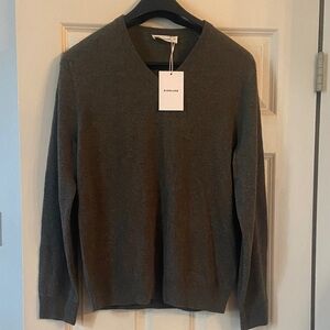Everlane Men's Cashmere V-Neck Sweater NWT
